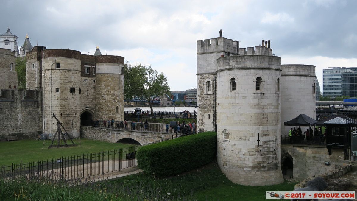 The Tower of London - Byward Tower
Mots-clés: England GBR geo:lat=51.50842667 geo:lon=-0.07848833 geotagged Royaume-Uni Southwark Tower Ward London Londres Tower of London chateau Tower Hamlets patrimoine unesco