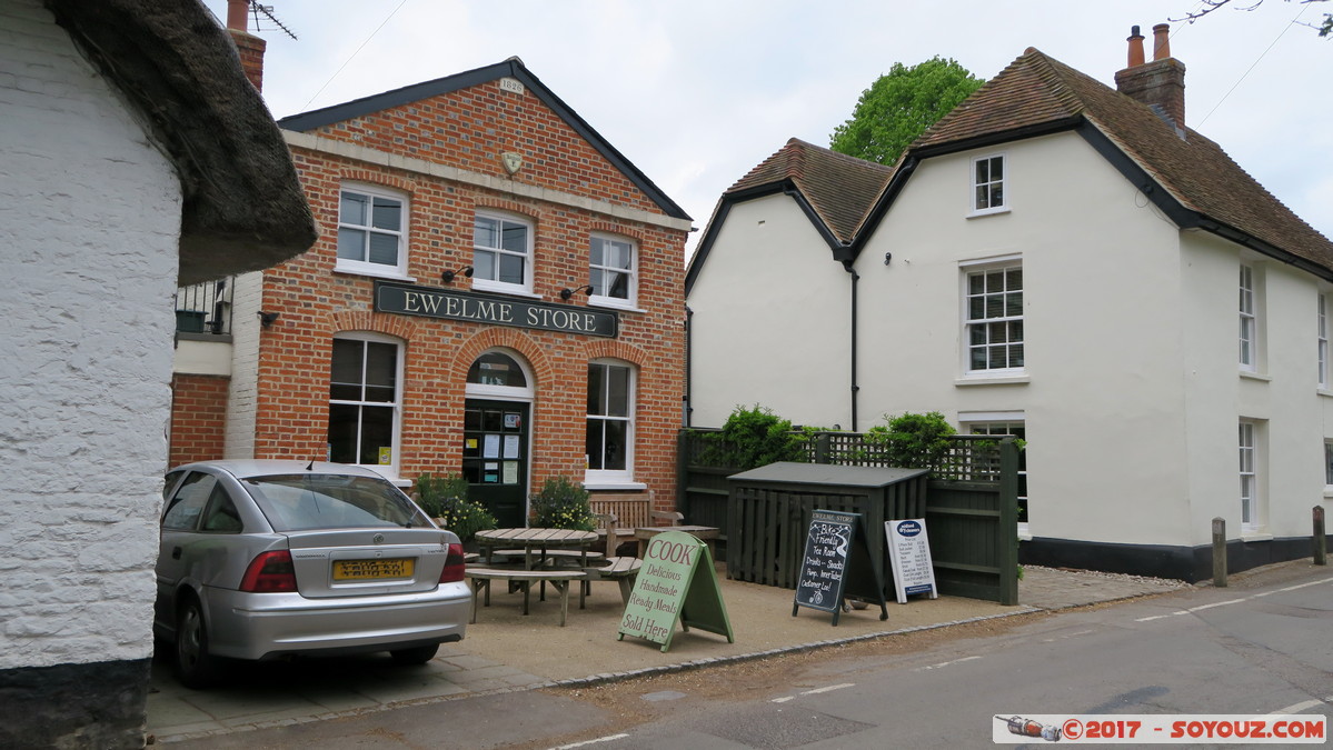 Ewelme - Cottage & Store
Mots-clés: England Ewelme GBR geo:lat=51.61907479 geo:lon=-1.07079333 geotagged Royaume-Uni Oxfordshire Midsomer English cottage