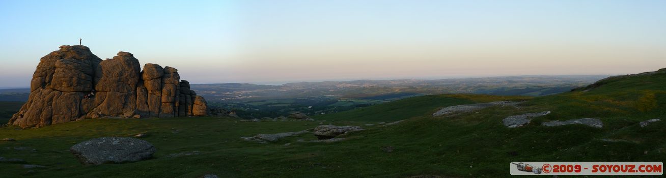 Dartmoor by Dusk - Haytor Rocks - panorama
B3387, Ilsington, Devon TQ13 7, UK
Mots-clés: sunset panorama