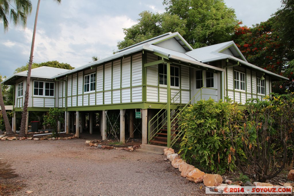 Darwin - Larrakeyah - Myilly Point Heritage Precinct - Audit House Lot 1098
Mots-clés: AUS Australie geo:lat=-12.45064608 geo:lon=130.82898377 geotagged Larrakeyah Northern Territory The Gardens Myilly Point Heritage Precinct