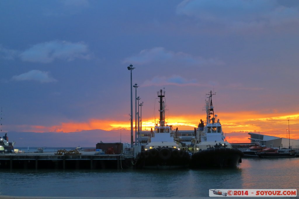 Darwin Waterfront Precinct - Stokes Hill Wharf - Sunset
Mots-clés: AUS Australie Darwin geo:lat=-12.47077000 geo:lon=130.84808800 geotagged Northern Territory Darwin Waterfront Precinct sunset Lumiere bateau