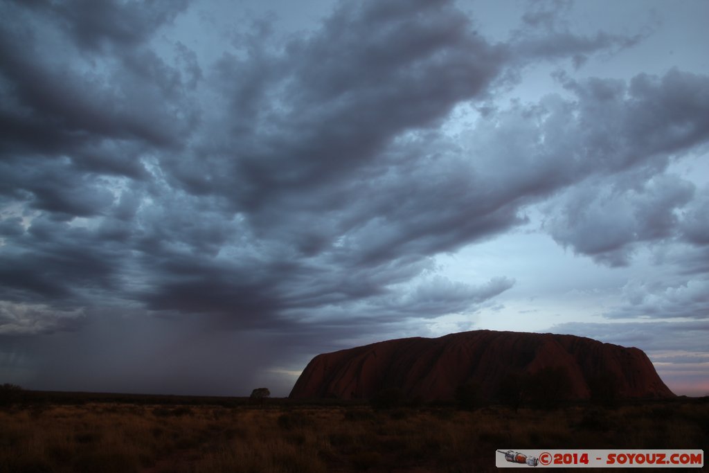 Ayers Rock / Uluru - Stormy Sunset
Mots-clés: AUS Australie Ayers Rock geo:lat=-25.33675364 geo:lon=131.00521445 geotagged Northern Territory Uluru - Kata Tjuta National Park patrimoine unesco uluru Ayers rock Lumiere animiste