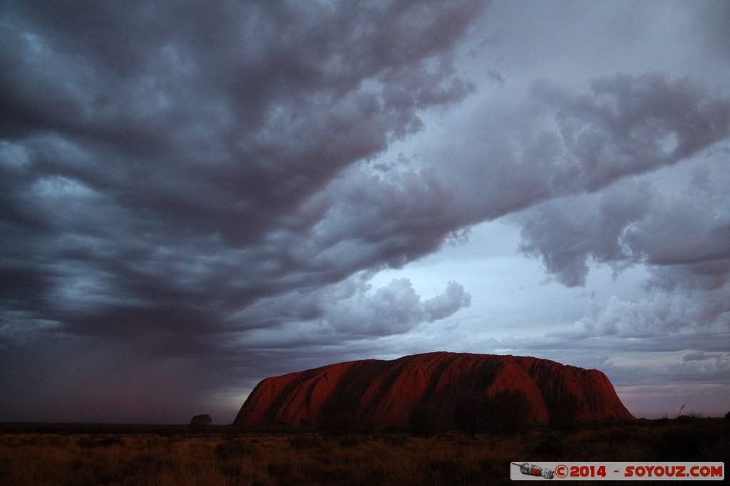 Ayers Rock / Uluru - Stormy Sunset
Mots-clés: AUS Australie Ayers Rock geo:lat=-25.33675364 geo:lon=131.00521445 geotagged Northern Territory Uluru - Kata Tjuta National Park patrimoine unesco uluru Ayers rock Lumiere animiste