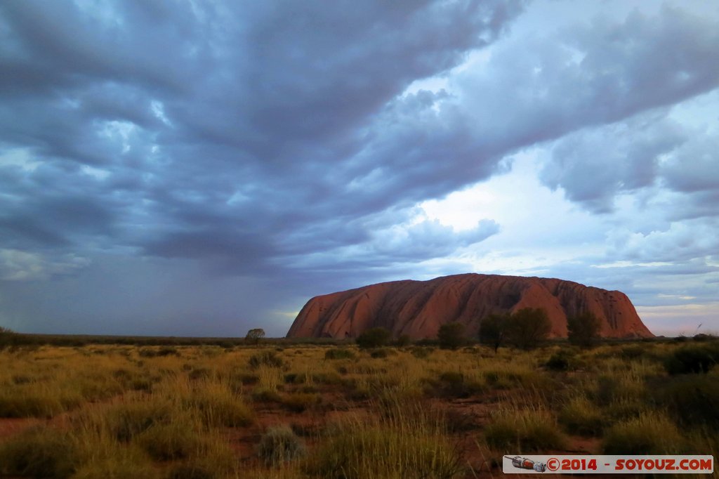 Ayers Rock / Uluru - Stormy Sunset
Mots-clés: AUS Australie Ayers Rock geo:lat=-25.33675970 geo:lon=131.00528151 geotagged Northern Territory Uluru - Kata Tjuta National Park patrimoine unesco uluru Ayers rock sunset Lumiere animiste