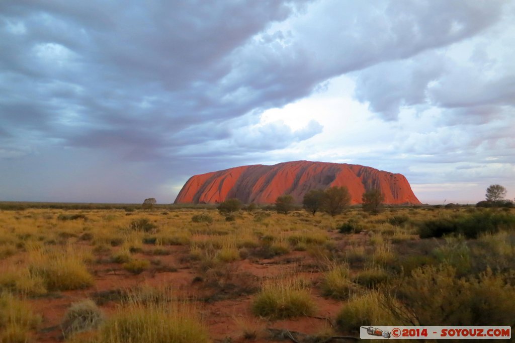 Ayers Rock / Uluru - Stormy Sunset
Mots-clés: AUS Australie Ayers Rock geo:lat=-25.33675970 geo:lon=131.00528151 geotagged Northern Territory Uluru - Kata Tjuta National Park patrimoine unesco uluru Ayers rock sunset Lumiere animiste