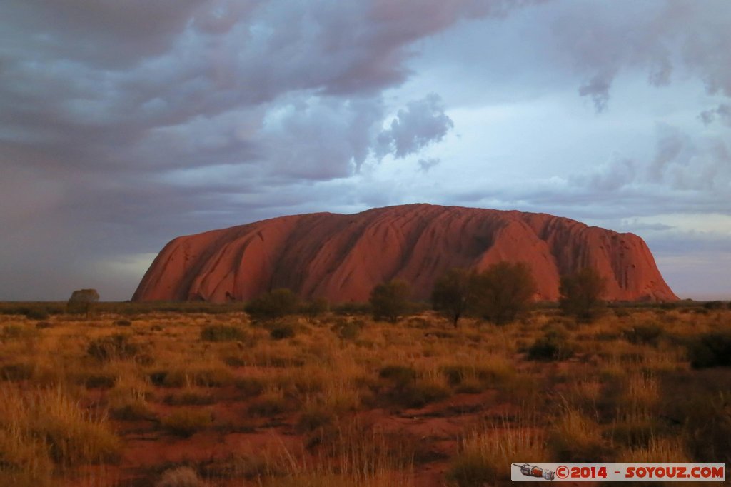 Ayers Rock / Uluru - Stormy Sunset
Mots-clés: AUS Australie Ayers Rock geo:lat=-25.33675970 geo:lon=131.00528151 geotagged Northern Territory Uluru - Kata Tjuta National Park patrimoine unesco uluru Ayers rock sunset Lumiere animiste