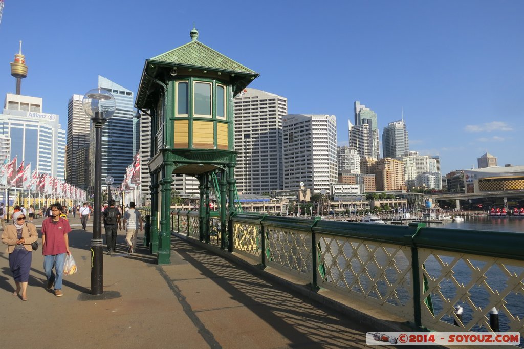 Sydney - Darling Harbour - Pyrmont footbridge
Mots-clés: AUS Australie Darling Harbour geo:lat=-33.87054478 geo:lon=151.19993611 geotagged New South Wales Sydney Pont Pyrmont footbridge