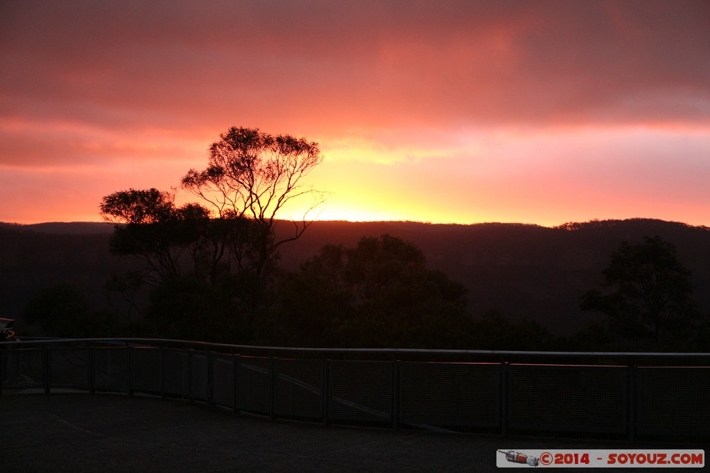 Katoomba - Echo Point - Sunset
Mots-clés: AUS Australie geo:lat=-33.73211646 geo:lon=150.31215176 geotagged Katoomba New South Wales Blue Mountains patrimoine unesco Echo Point sunset Lumiere