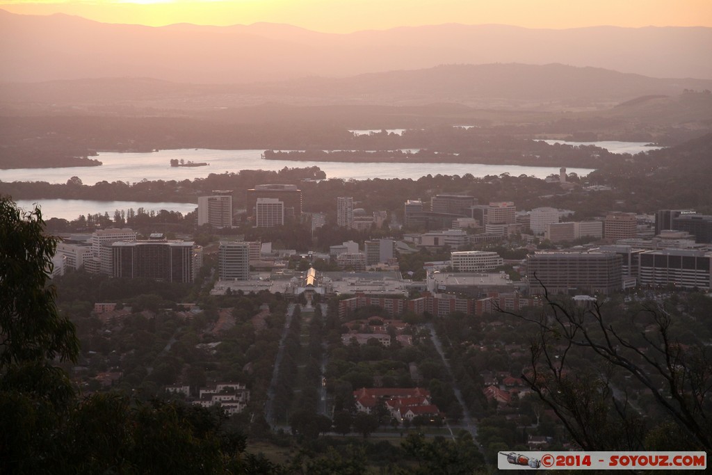 Canberra - Sunset from Mount Ainslie
Mots-clés: Ainslie AUS Australian Capital Territory Australie geo:lat=-35.27037892 geo:lon=149.15782065 geotagged Mount Ainslie sunset