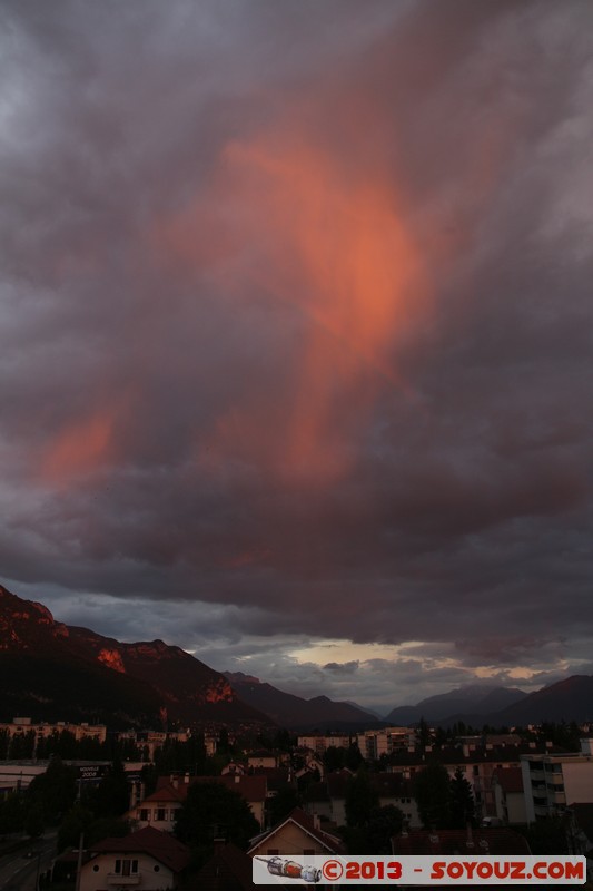 Annecy-le-Vieux - Sunset
Mots-clés: sunset Lumiere Nuages