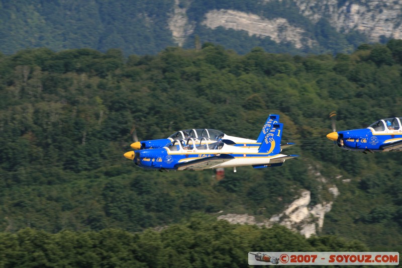 Patrouille Cartouche Dorée
Mots-clés: meeting aÃ©rien avion voltige aÃ©rienne patrouille