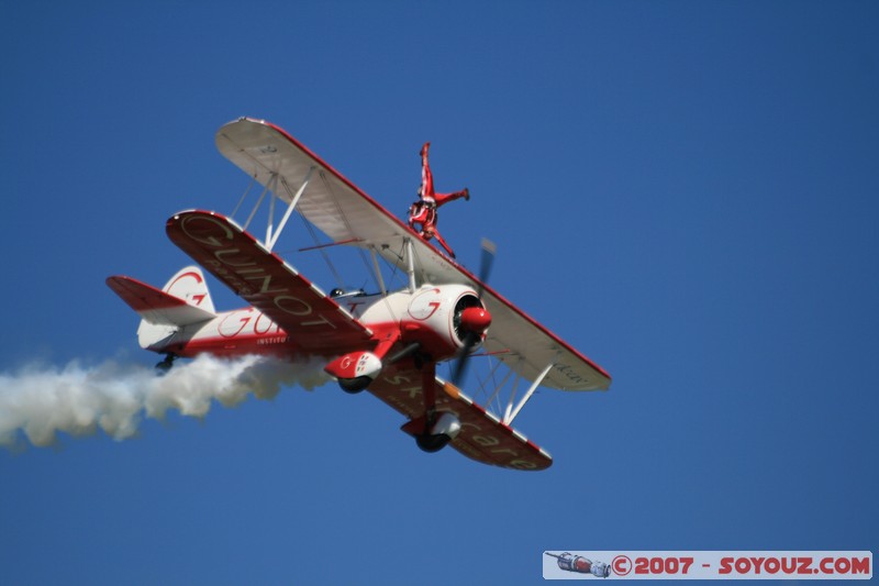 Team Guinot
Mots-clés: meeting aÃ©rien avion voltige aÃ©rienne