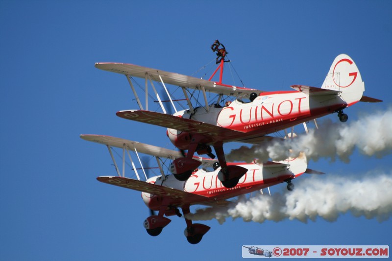 Team Guinot
Mots-clés: meeting aÃ©rien avion voltige aÃ©rienne