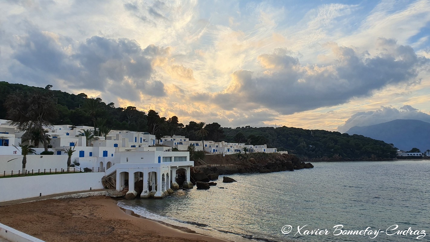 Tipaza - Complexe touristique CET
Mots-clés: Algérie Douar Hadid DZ geo:lat=36.59230090 geo:lon=2.47891098 geotagged Tipasa Tipaza Complexe touristique CET Mer