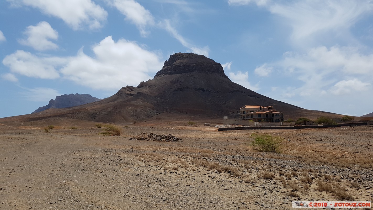 Sao Vicente - Calhau - Pico do Vento
Mots-clés: Sao Vicente Calhau Pico do Vento Montagne