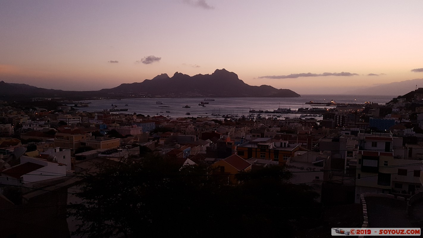 Sao Vicente - Mindelo by Night - Vista de Solar Windelo
Mots-clés: Cap-Vert CPV geo:lat=16.88811202 geo:lon=-24.98415460 geotagged São Vicente Vila Nova e Lombo Tanque Sao Vicente Mindelo Solar Windelo Mer Montagne sunset Nuit