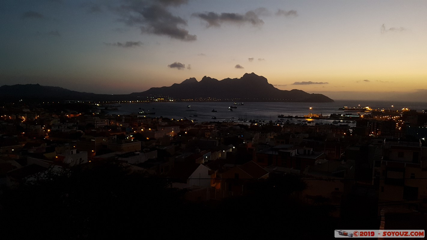 Sao Vicente - Mindelo by Night - Vista de Solar Windelo
Mots-clés: Cap-Vert CPV geo:lat=16.88811202 geo:lon=-24.98415460 geotagged São Vicente Vila Nova e Lombo Tanque Sao Vicente Mindelo Solar Windelo Mer Montagne sunset Nuit