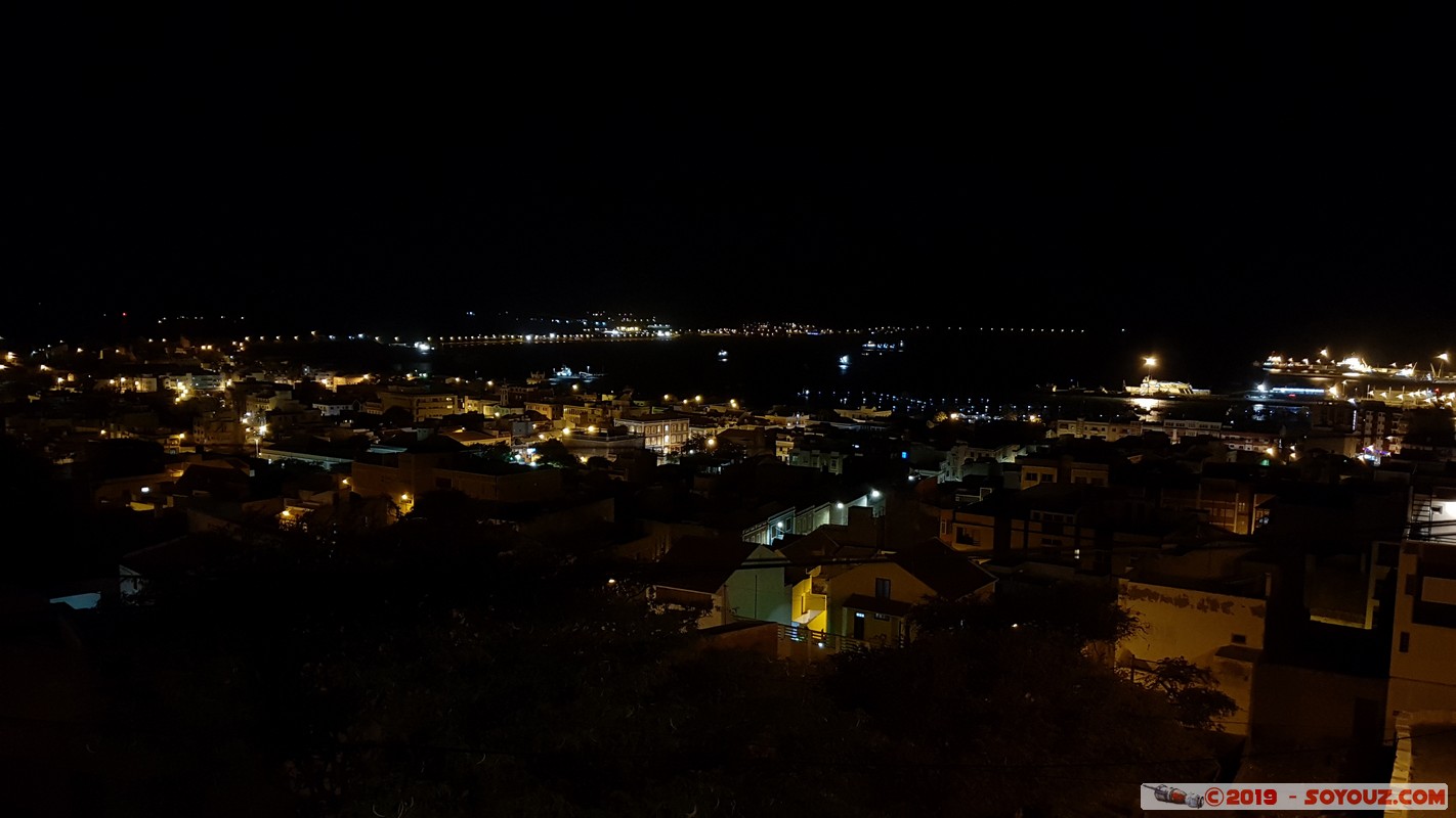 Sao Vicente - Mindelo by Night - Vista de Solar Windelo
Mots-clés: Cap-Vert CPV geo:lat=16.88811202 geo:lon=-24.98415460 geotagged São Vicente Vila Nova e Lombo Tanque Sao Vicente Mindelo Solar Windelo Mer Montagne Nuit