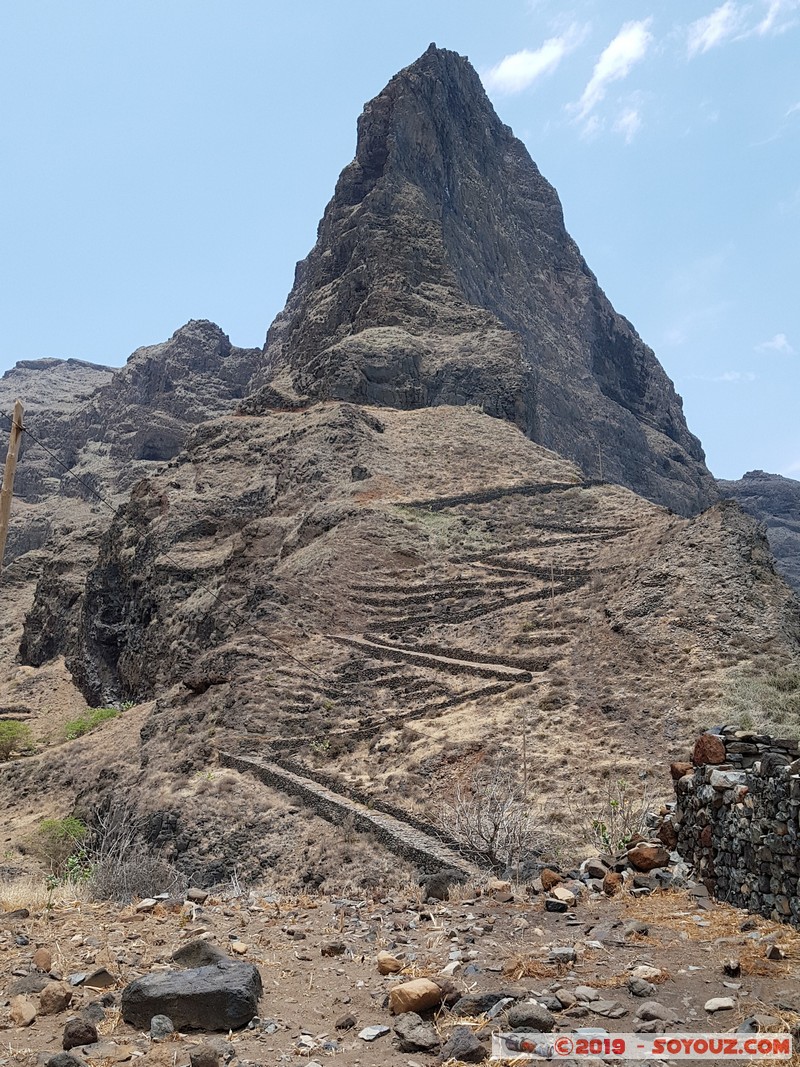 Santo Antao - Caminhada Cruzinas - Ponta do Sol - Ruina
Mots-clés: Santo Antao Caminhada Cruzinas - Ponta do Sol Montagne Ruines