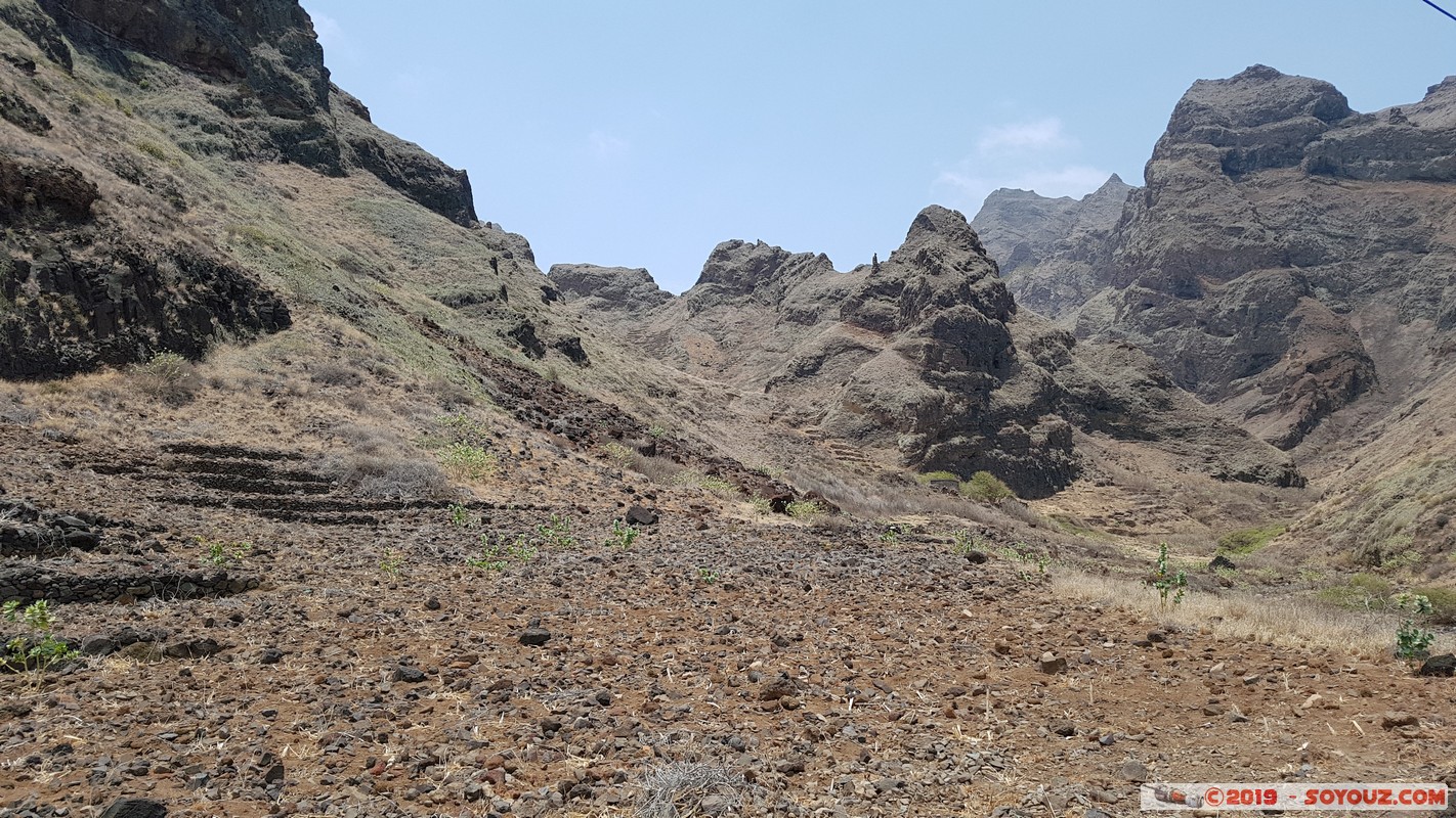 Santo Antao - Caminhada Cruzinas - Ponta do Sol - Ruina
Mots-clés: Santo Antao Caminhada Cruzinas - Ponta do Sol Montagne Ruines