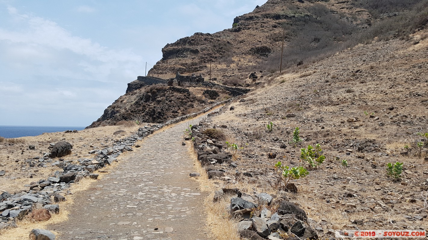 Santo Antao - Caminhada Cruzinas - Ponta do Sol - Ruina
Mots-clés: Santo Antao Caminhada Cruzinas - Ponta do Sol Montagne Mer Ruines