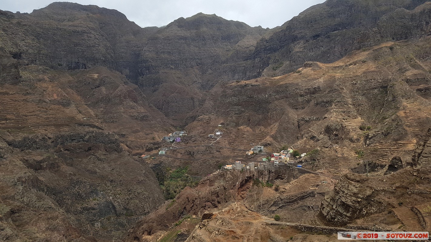 Santo Antao - Fontainhas
Mots-clés: Santo Antao Caminhada Cruzinas - Ponta do Sol Montagne Fontainhas