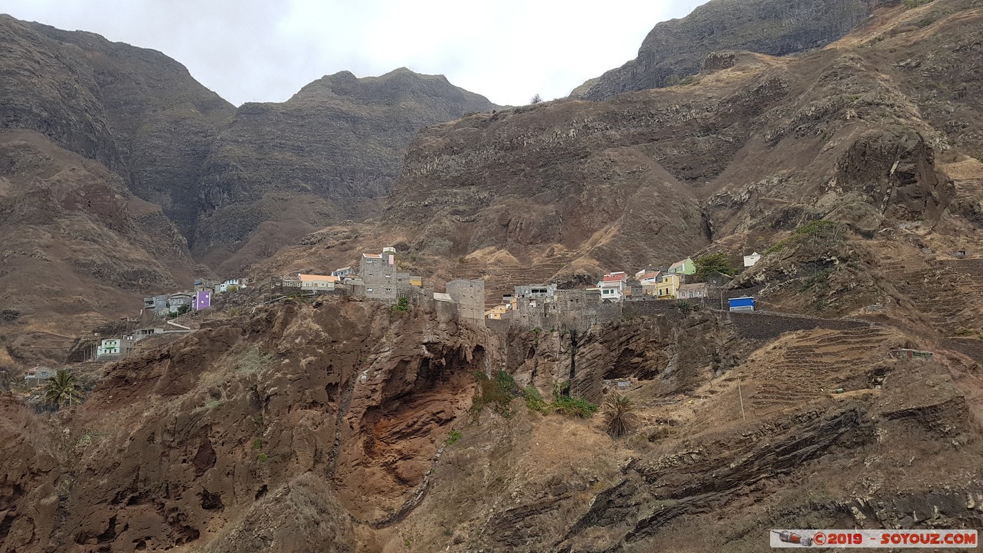 Santo Antao - Fontainhas
Mots-clés: Santo Antao Caminhada Cruzinas - Ponta do Sol Montagne Fontainhas