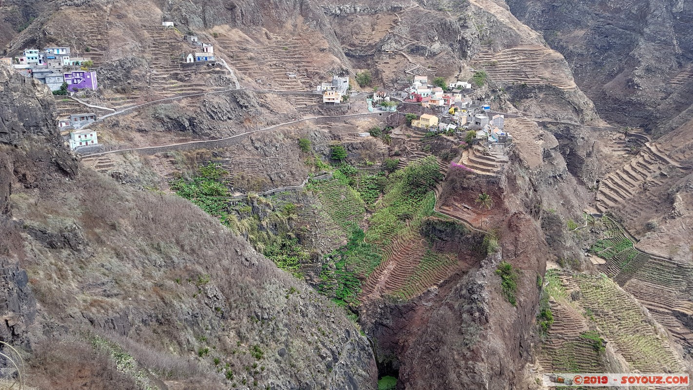 Santo Antao - Fontainhas
Mots-clés: Santo Antao Caminhada Cruzinas - Ponta do Sol Montagne Fontainhas