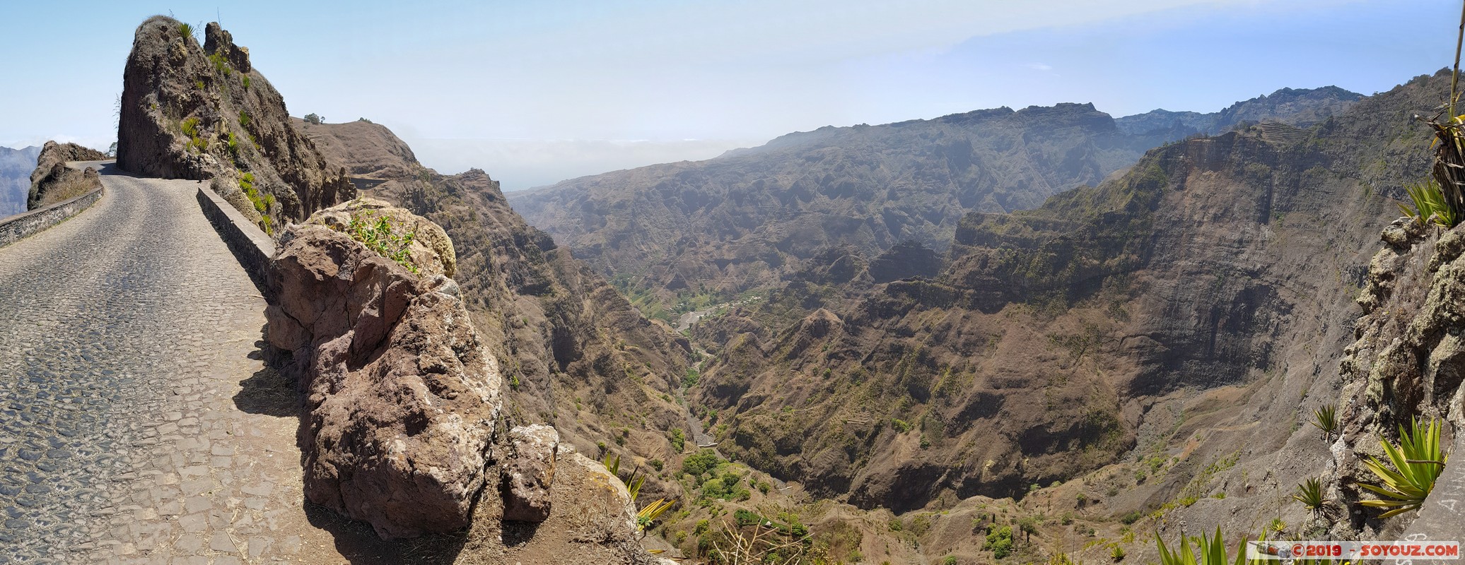 Santo Antao - Cordilheira Delgadinho - panorama
Mots-clés: geo:lat=17.15111111 geo:lon=-25.08472222 geotagged Santo Antao Cordilheira Delgadinho Montagne panorama