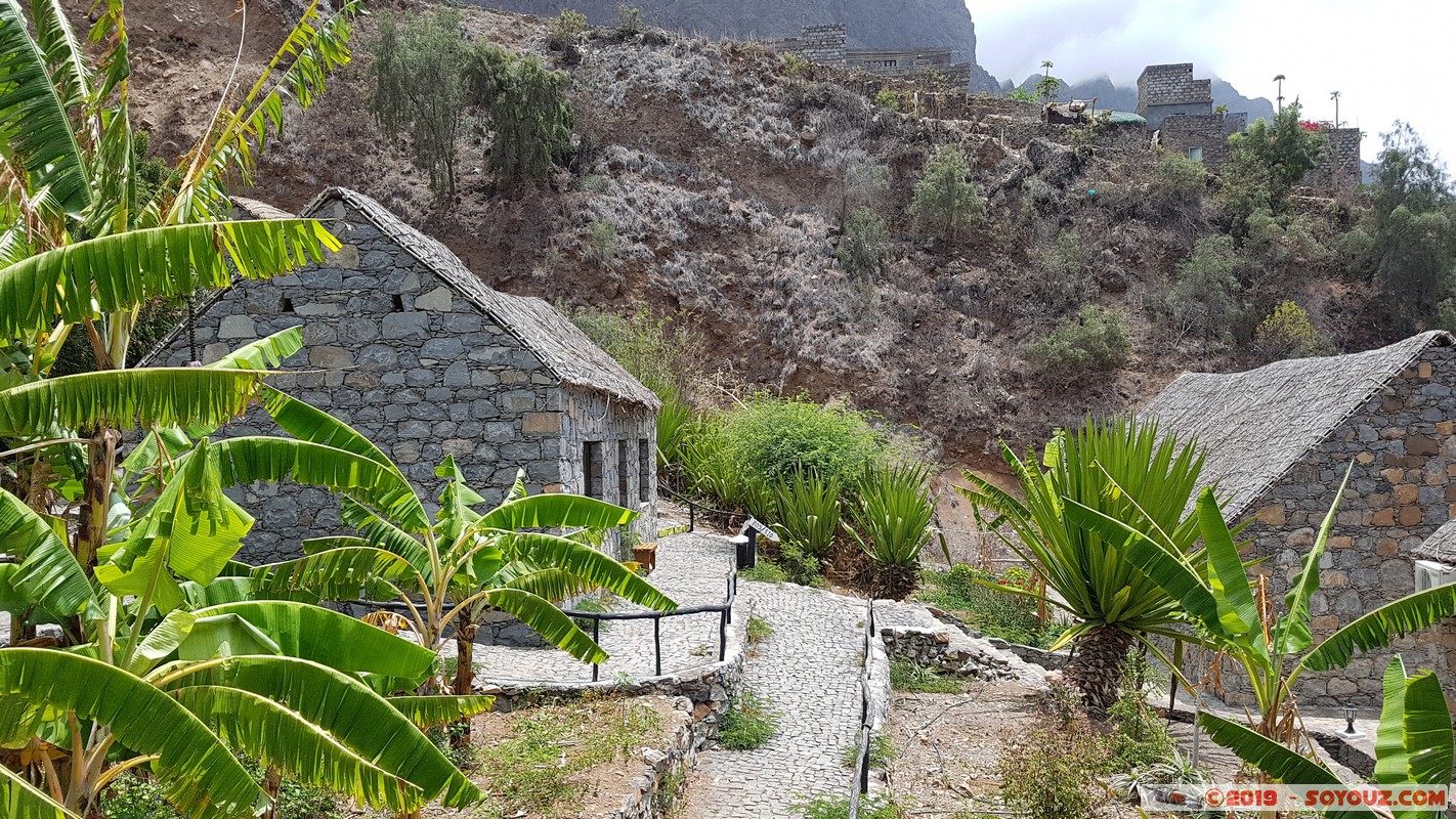 Santo Antao - Boca de Coruja - Pedracin Village
Mots-clés: geo:lat=17.16194444 geo:lon=-25.12027778 geotagged Santo Antao Boca de Coruja Montagne Pedracin Village