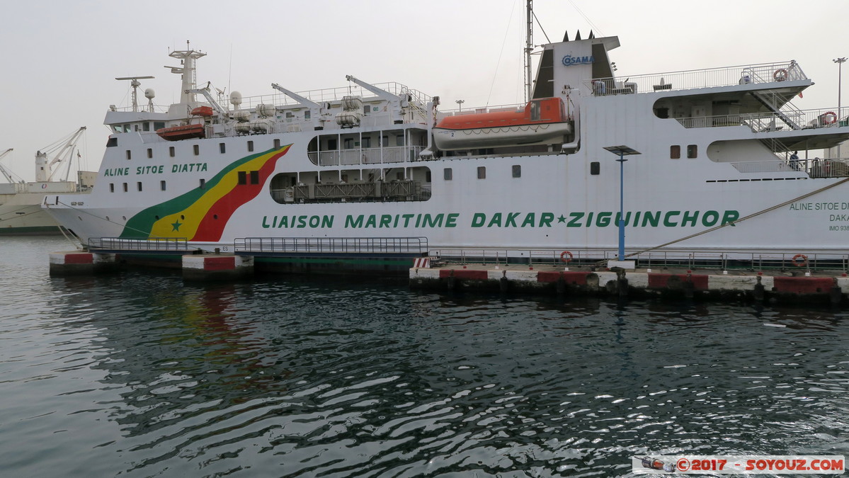 Dakar - Le Port - Ferry Ziguinchor
Mots-clés: Central Dakar geo:lat=14.67499342 geo:lon=-17.43056595 geotagged Region Dakar SEN Senegal Port bateau