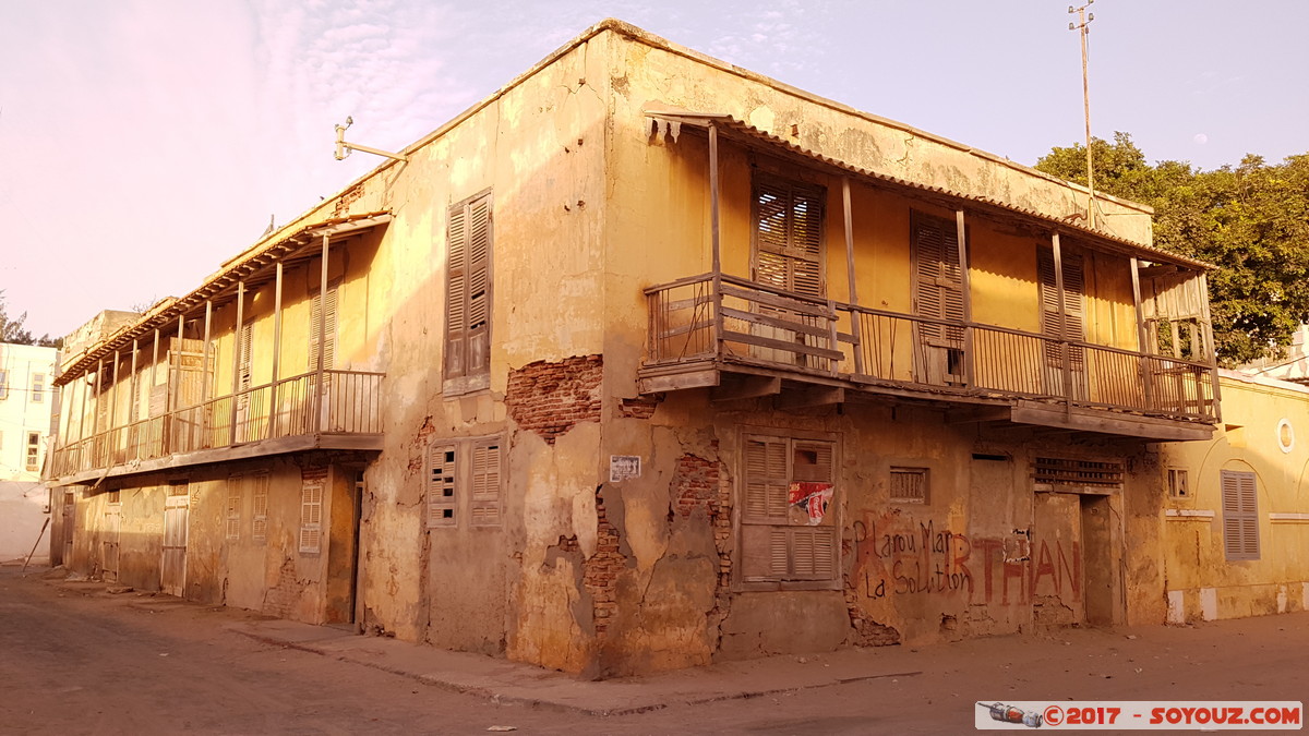 Saint-Louis - Rue AM Javouye
Mots-clés: geo:lat=16.02469571 geo:lon=-16.50539428 geotagged Guet Ndar Region Saint-Louis SEN Senegal Saint-Louis patrimoine unesco