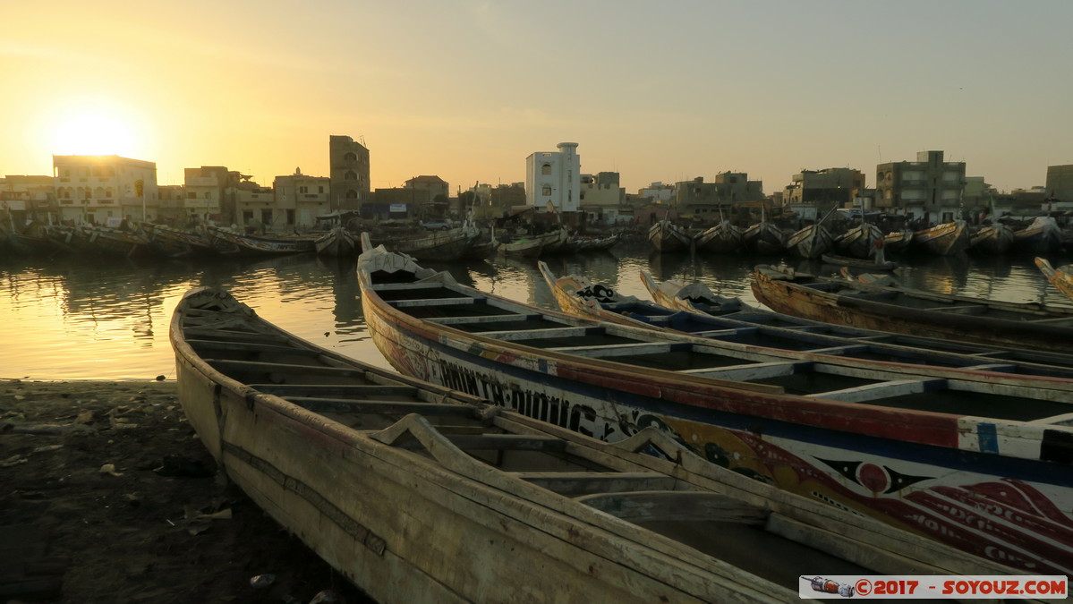 Saint-Louis - Bateaux de pecheurs au soleil couchant
Mots-clés: geo:lat=16.02492515 geo:lon=-16.50626868 geotagged Guet Ndar Region Saint-Louis SEN Senegal Saint-Louis patrimoine unesco Lumiere sunset bateau