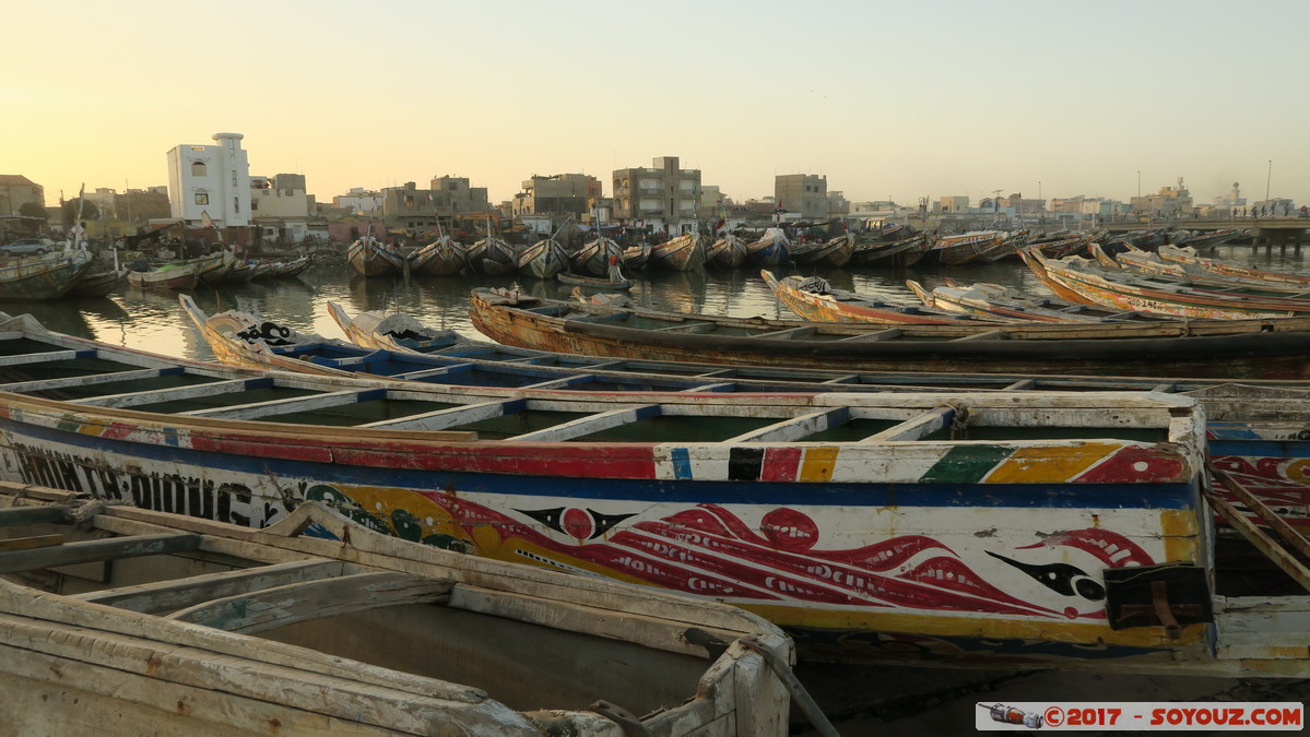 Saint-Louis - Bateaux de pecheurs au soleil couchant
Mots-clés: geo:lat=16.02492515 geo:lon=-16.50626868 geotagged Guet Ndar Region Saint-Louis SEN Senegal Saint-Louis patrimoine unesco Lumiere sunset bateau