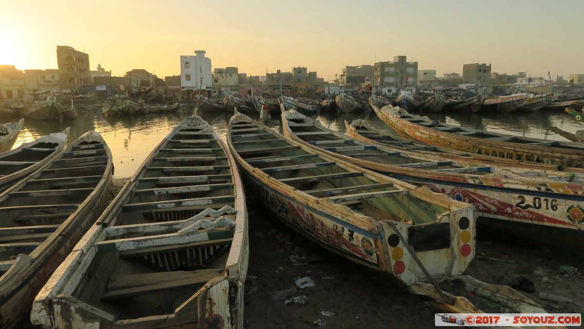 Saint-Louis - Bateaux de pecheurs au soleil couchant
Mots-clés: geo:lat=16.02492515 geo:lon=-16.50626868 geotagged Guet Ndar Region Saint-Louis SEN Senegal Saint-Louis patrimoine unesco Lumiere sunset bateau