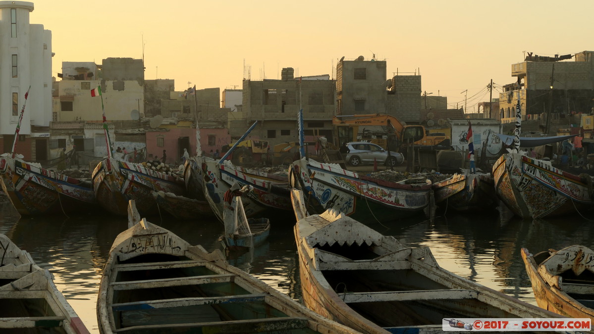 Saint-Louis - Bateaux de pecheurs au soleil couchant
Mots-clés: geo:lat=16.02492515 geo:lon=-16.50626868 geotagged Guet Ndar Region Saint-Louis SEN Senegal Saint-Louis patrimoine unesco Lumiere sunset bateau