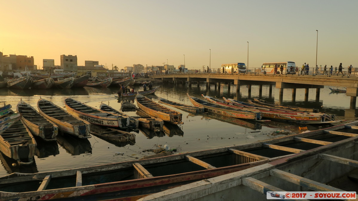 Saint-Louis - Bateaux de pecheurs au soleil couchant
Mots-clés: geo:lat=16.02572433 geo:lon=-16.50624990 geotagged Guet Ndar Region Saint-Louis SEN Senegal Saint-Louis patrimoine unesco Lumiere sunset bateau