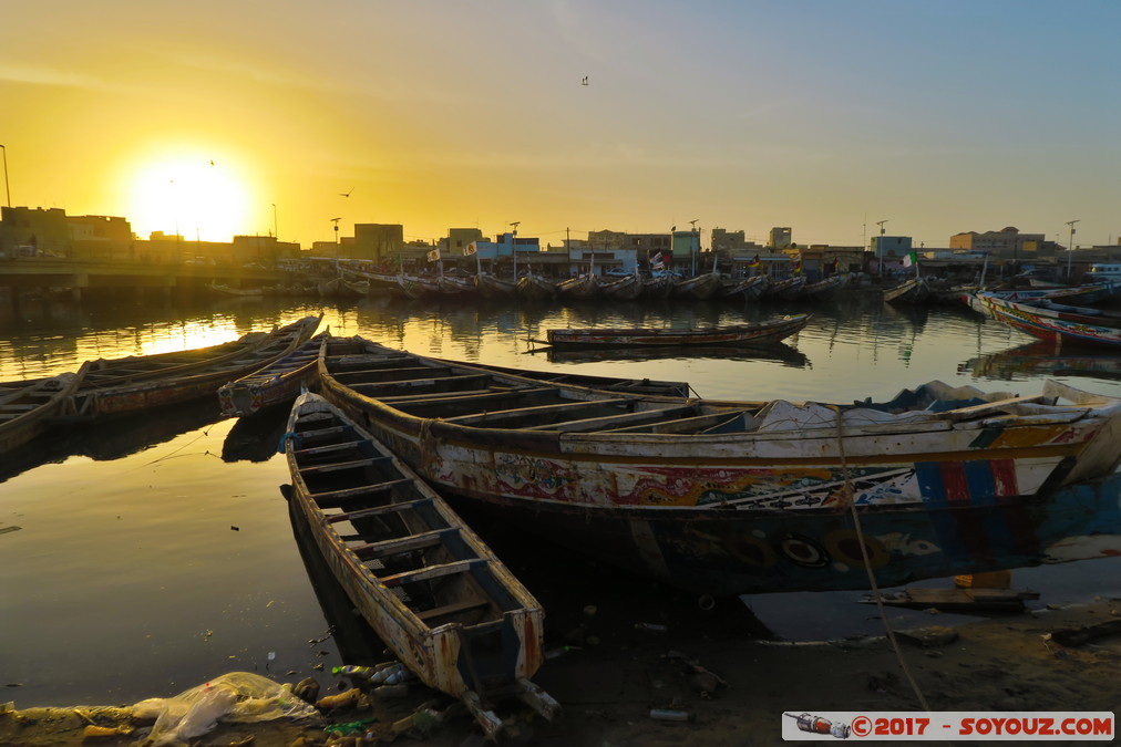 Saint-Louis - Bateaux de pecheurs au soleil couchant
Mots-clés: geo:lat=16.02654412 geo:lon=-16.50633842 geotagged Region Saint-Louis SEN Senegal Sor Saint-Louis patrimoine unesco Lumiere sunset bateau