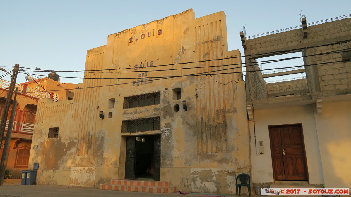 Saint-Louis - Quai Giraud - Ancienne Salle des Fetes
Mots-clés: geo:lat=16.02754694 geo:lon=-16.50629818 geotagged Region Saint-Louis SEN Senegal Sor Saint-Louis patrimoine unesco Art Deco