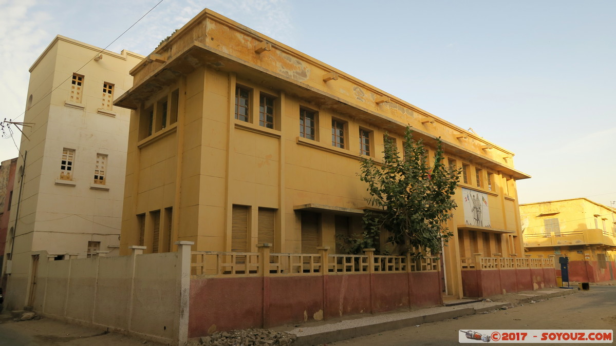 Saint-Louis - Maison des Anciens Combattants
Mots-clés: geo:lat=16.02285244 geo:lon=-16.50548279 geotagged Region Saint-Louis SEN Senegal Sud Saint-Louis patrimoine unesco Maison des Anciens Combattants