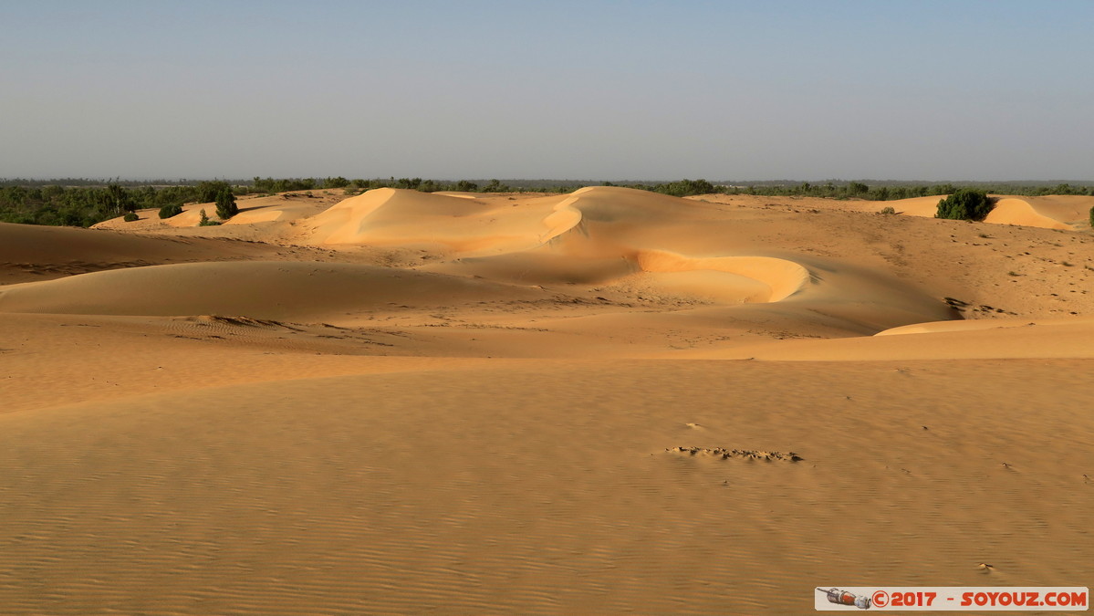 Desert de Lompoul
Mots-clés: geo:lat=15.46102217 geo:lon=-16.69058204 geotagged SEN Senegal Thiès Tioukougne Peul Désert de Lompoul Desert