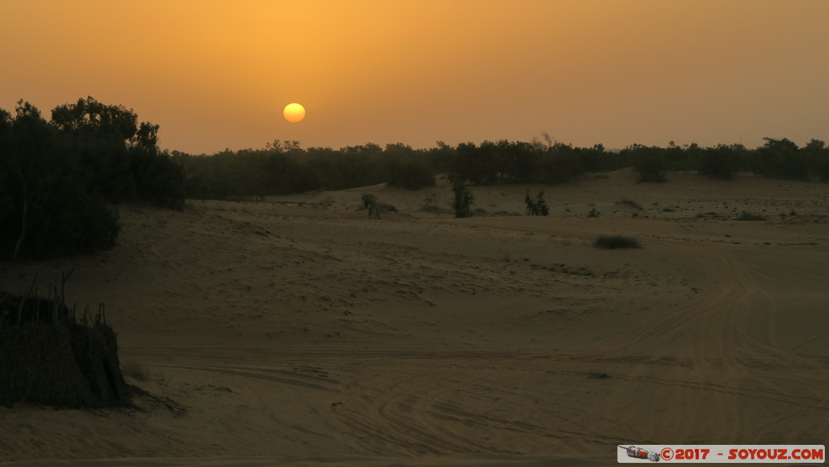 Desert de Lompoul - Coucher du Soleil
Mots-clés: geo:lat=15.45483324 geo:lon=-16.68741703 geotagged Mbèss Region Louga SEN Senegal Désert de Lompoul Desert sunset