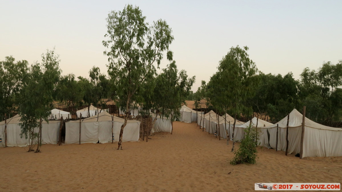 Desert de Lompoul - Camp - khaïmas (tentes maures)
Mots-clés: geo:lat=15.45418952 geo:lon=-16.68695837 geotagged Mbèss Region Louga SEN Senegal Désert de Lompoul Desert khaïmas (tentes maures)