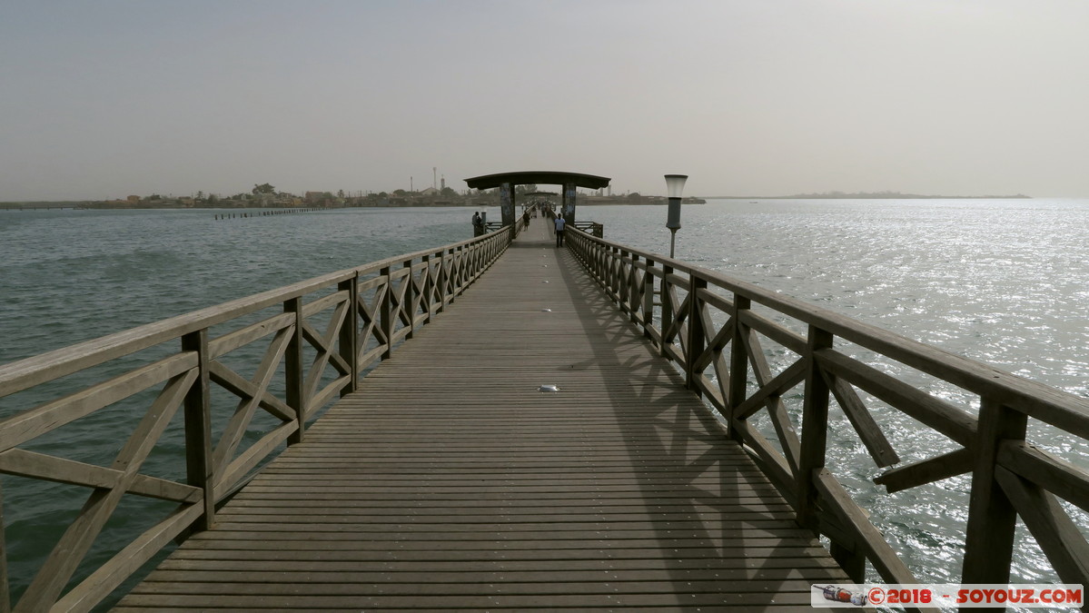 Pont vers l'Ile de Fadiouth
Mots-clés: geo:lat=14.15243849 geo:lon=-16.82860315 geotagged Joal-Fadiout SEN Senegal Thiès Ile de Fadiouth Pont