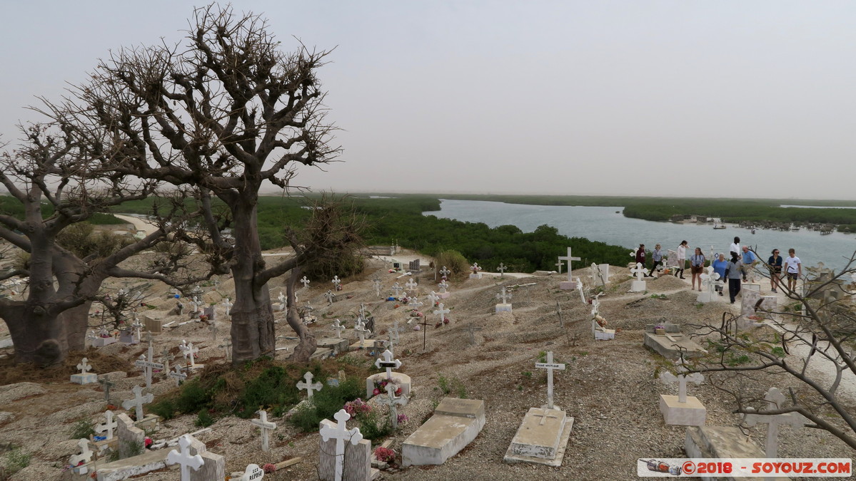 Cimetiere Chretien et Musukman de Fadiouth
Mots-clés: geo:lat=14.15593654 geo:lon=-16.82563663 geotagged Joal-Fadiout SEN Senegal Thiès Ile de Fadiouth cimetiere