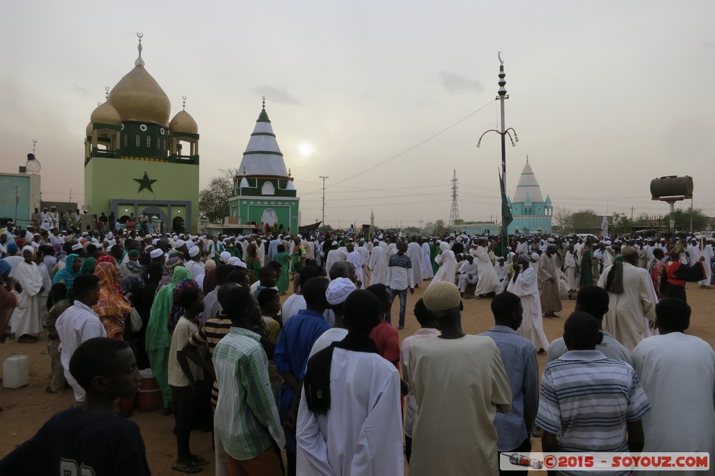 Khartoum - Omdurman - Sufi Dervish Dances Al-Nil Tomb
Mots-clés: geo:lat=15.62636385 geo:lon=32.46210515 geotagged Khartoum Omdurman SDN Soudan Sufi Dervish Dances Al-Nil Tomb Danse Religion