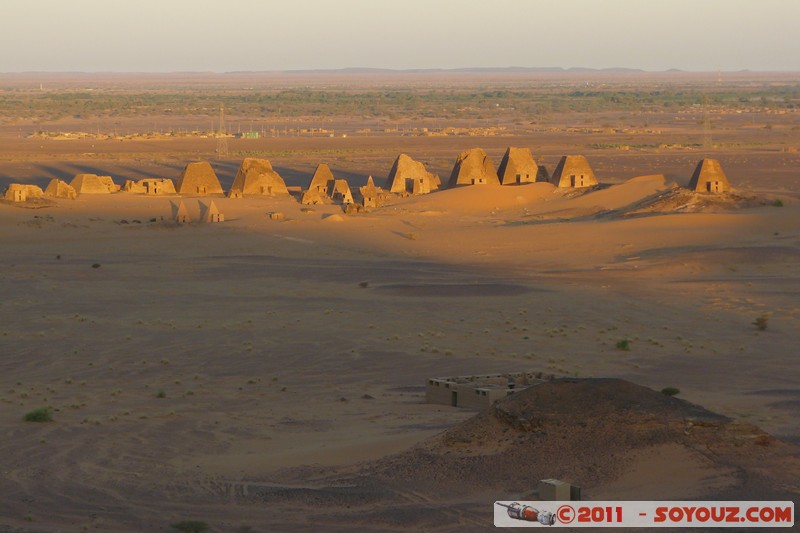 Sunrise on Meroe pyramids
Mots-clés: geo:lat=16.93383554 geo:lon=33.75800908 geotagged Hillat ed Darqab Nahr an NÄ«l SDN Soudan Ruines Egypte patrimoine unesco sunset Desert