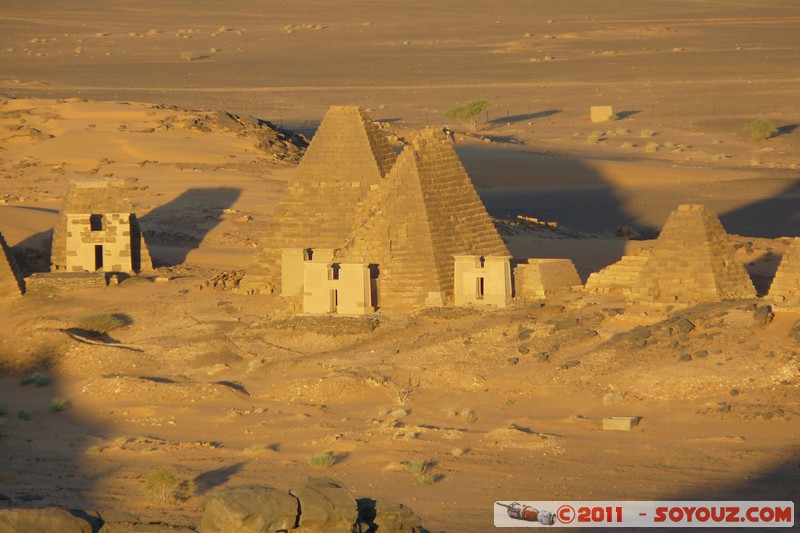 Sunrise on Meroe pyramids
Mots-clés: geo:lat=16.93383554 geo:lon=33.75800908 geotagged Hillat ed Darqab Nahr an NÄ«l SDN Soudan Ruines Egypte patrimoine unesco sunset Desert