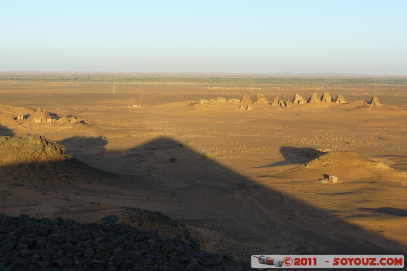 Sunrise on Meroe pyramids
Mots-clés: geo:lat=16.93383554 geo:lon=33.75800908 geotagged Hillat ed Darqab Nahr an NÄ«l SDN Soudan Ruines Egypte patrimoine unesco sunset Desert