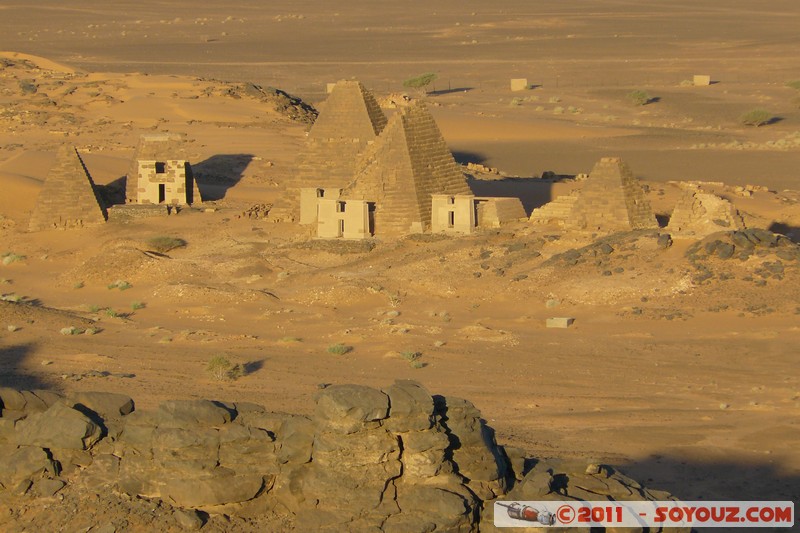 Sunrise on Meroe pyramids
Mots-clés: geo:lat=16.93383554 geo:lon=33.75800908 geotagged Hillat ed Darqab Nahr an NÄ«l SDN Soudan Ruines Egypte patrimoine unesco sunset Desert